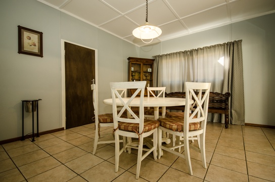 Obiqua House - Dining Room 